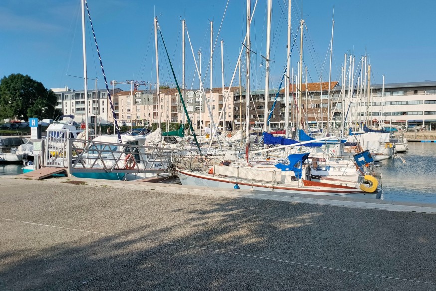 Rochefort : une macabre découverte au port de plaisance