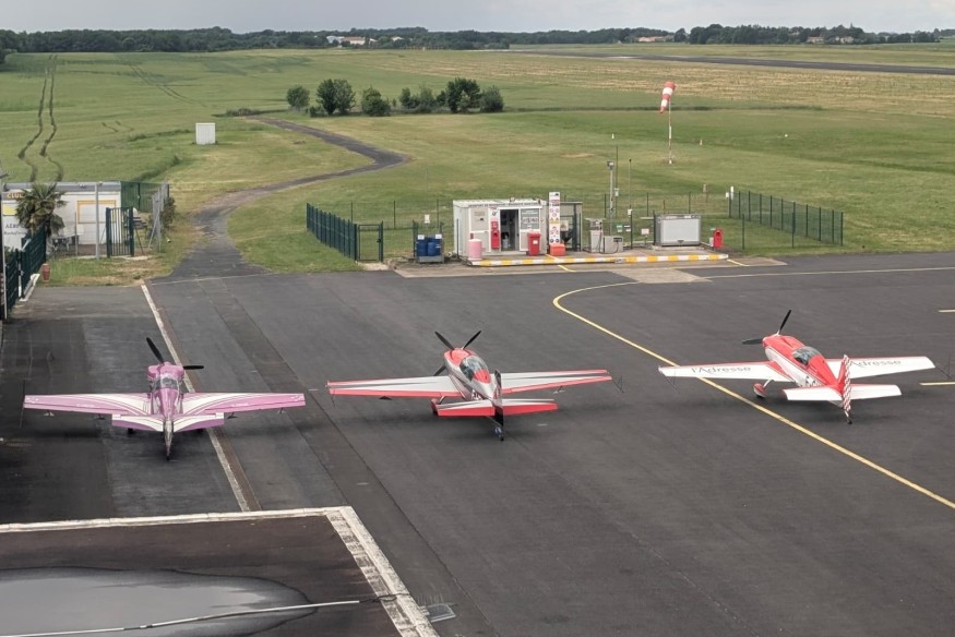 Rochefort-Saint-Agnant : l'équipe de France de voltige aérienne en entraînement