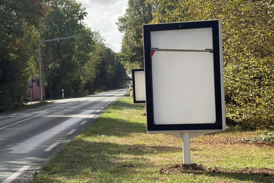 Breuil-Magné : des panneaux publicitaires dans le collimateur de riverains